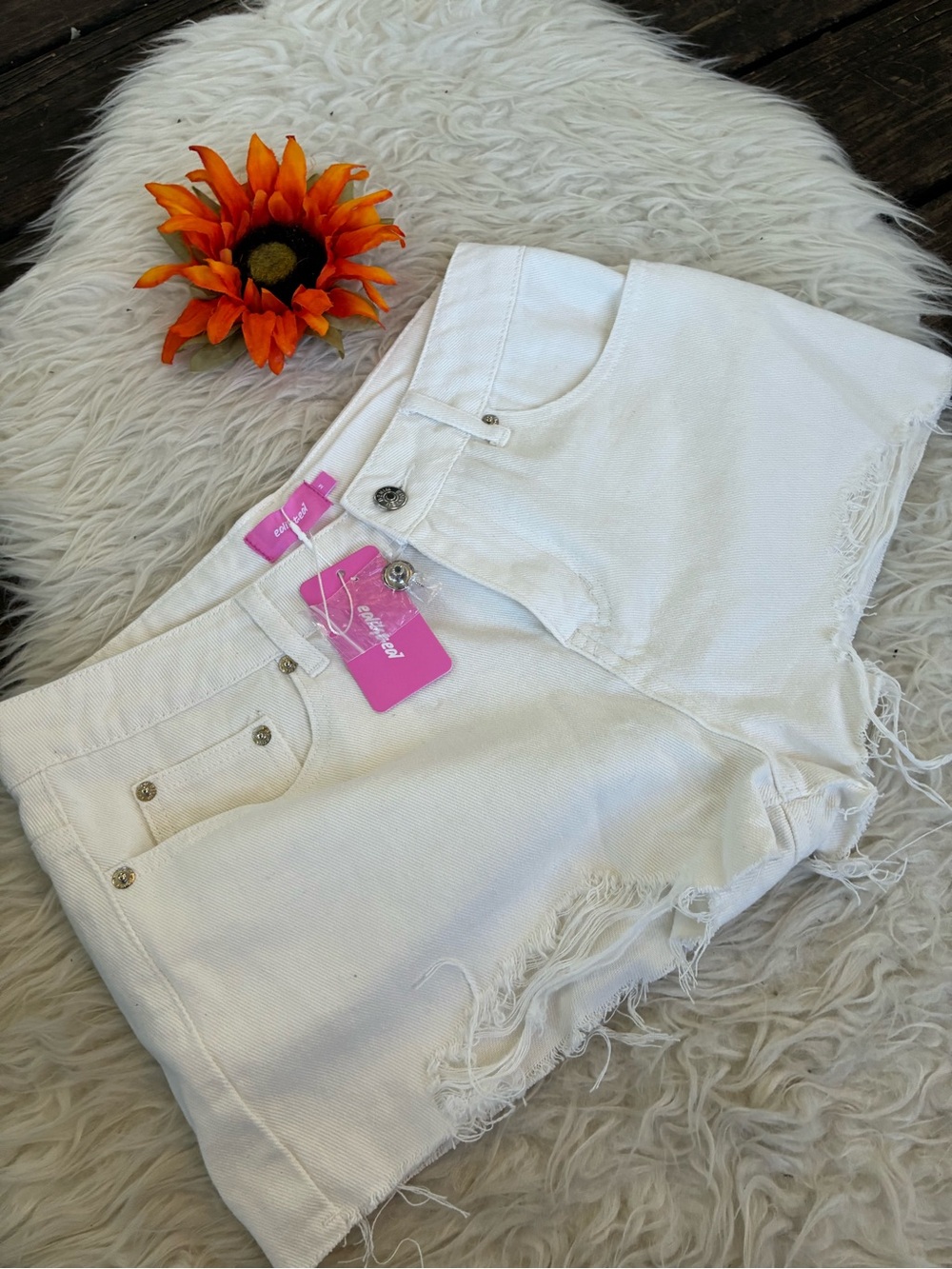 🌺NWT Edikted White Jean shorts 🌺